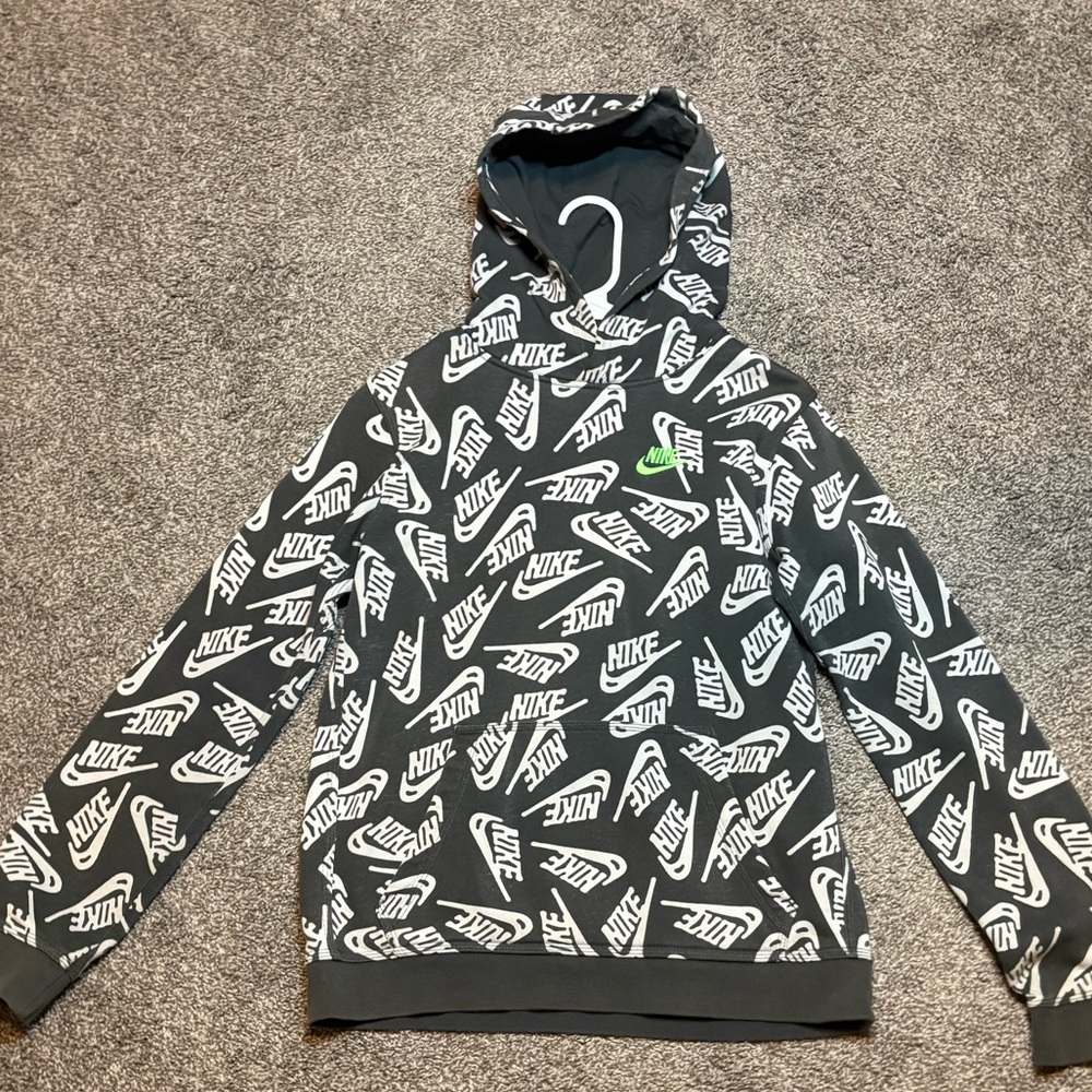 Nike Black and White Dynamic Pattern Sweater (worn)